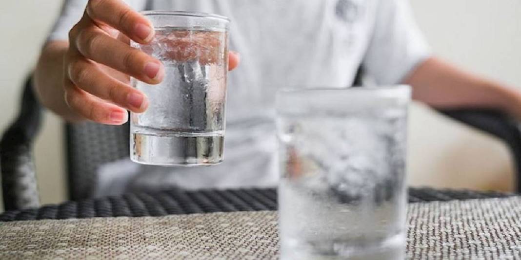 Su içmenin doğru miktarı ne? Uzmanlar sınırı açıkladı: Azı da çoğu da hastalığa davetiye çıkarıyor! 2